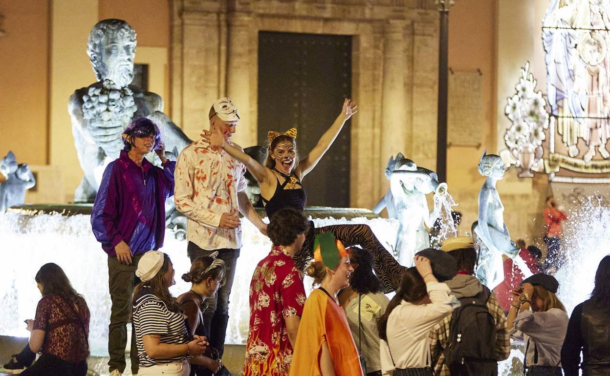 Noche de Halloween el pasado año en la plaza de la Virgen. 