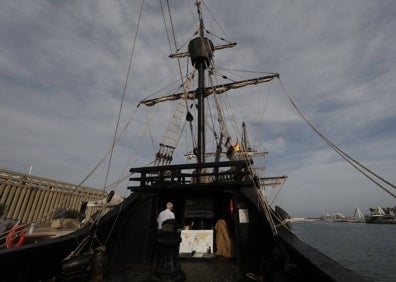 Imagen secundaria 1 - Nao Victoria y galeón Andalucía, en la Marina. 