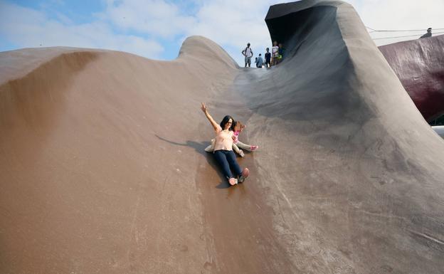 Amparo Planells, en uno de los toboganes del Gulliver. 