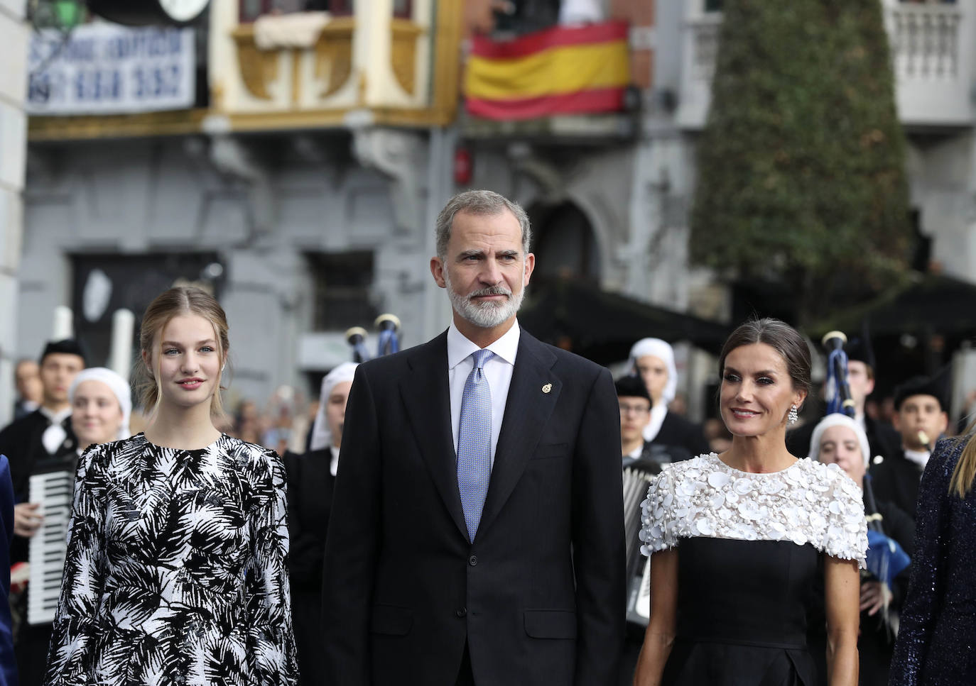 Fotos: La Reina Letizia y sus hijas, radiantes en los Premios Princesa de Asturias