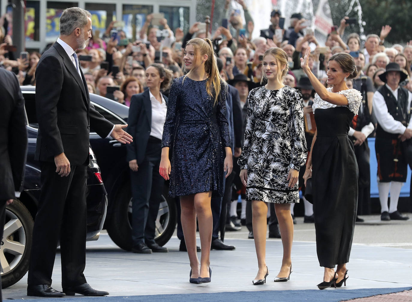 Fotos: La Reina Letizia y sus hijas, radiantes en los Premios Princesa de Asturias