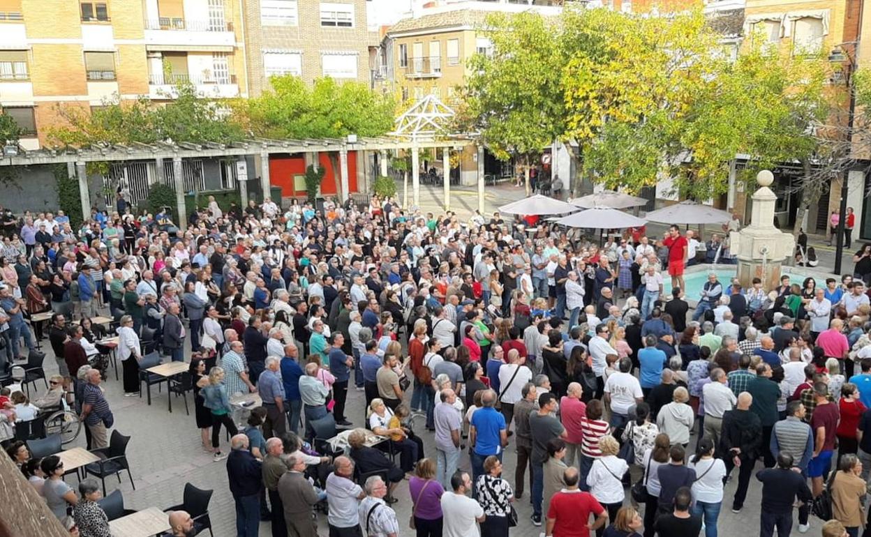 La concentración de protesta celebrada en Meliana. 