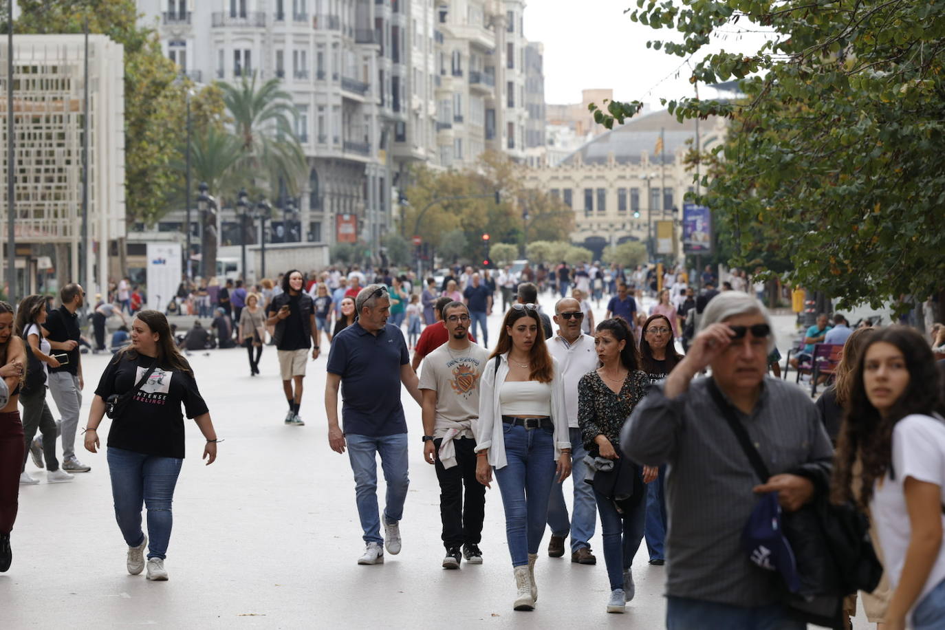 Fotos: Valencia se llena de gente a la espera de la noche de Halloween