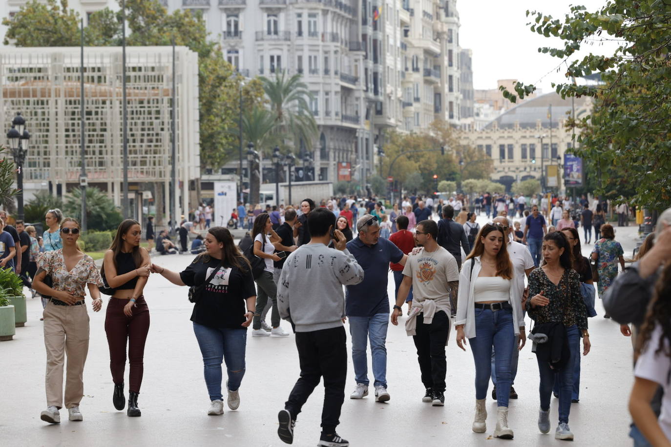 Fotos: Valencia se llena de gente a la espera de la noche de Halloween