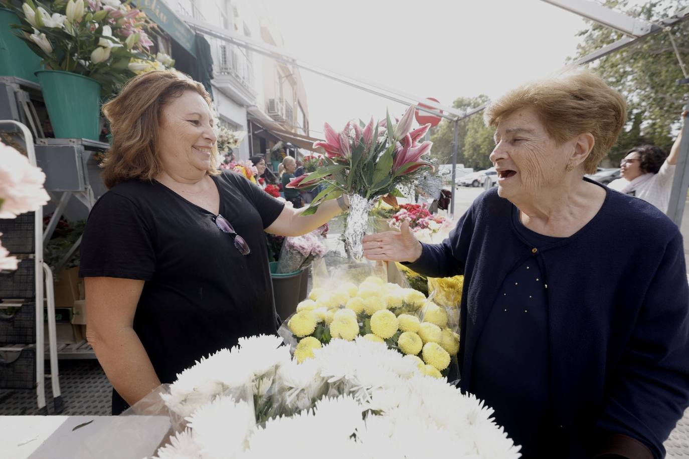 Los cementerios se empiezan a preparar para la festividad de Todos los Santos.