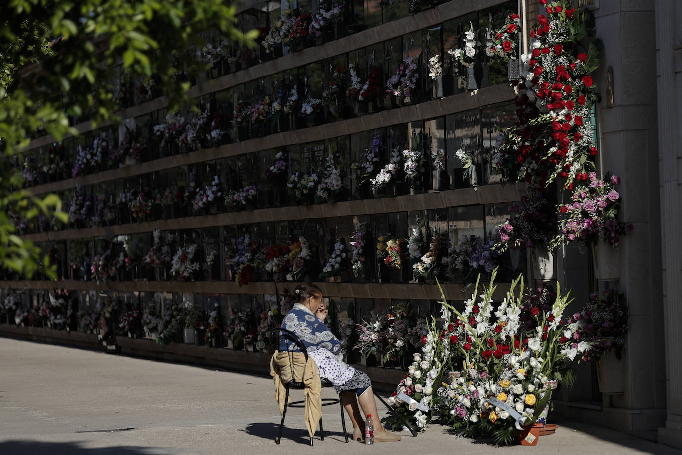 Fotos: Los visitantes del Cementerio General de Valencia en el Día de Todos los Santos