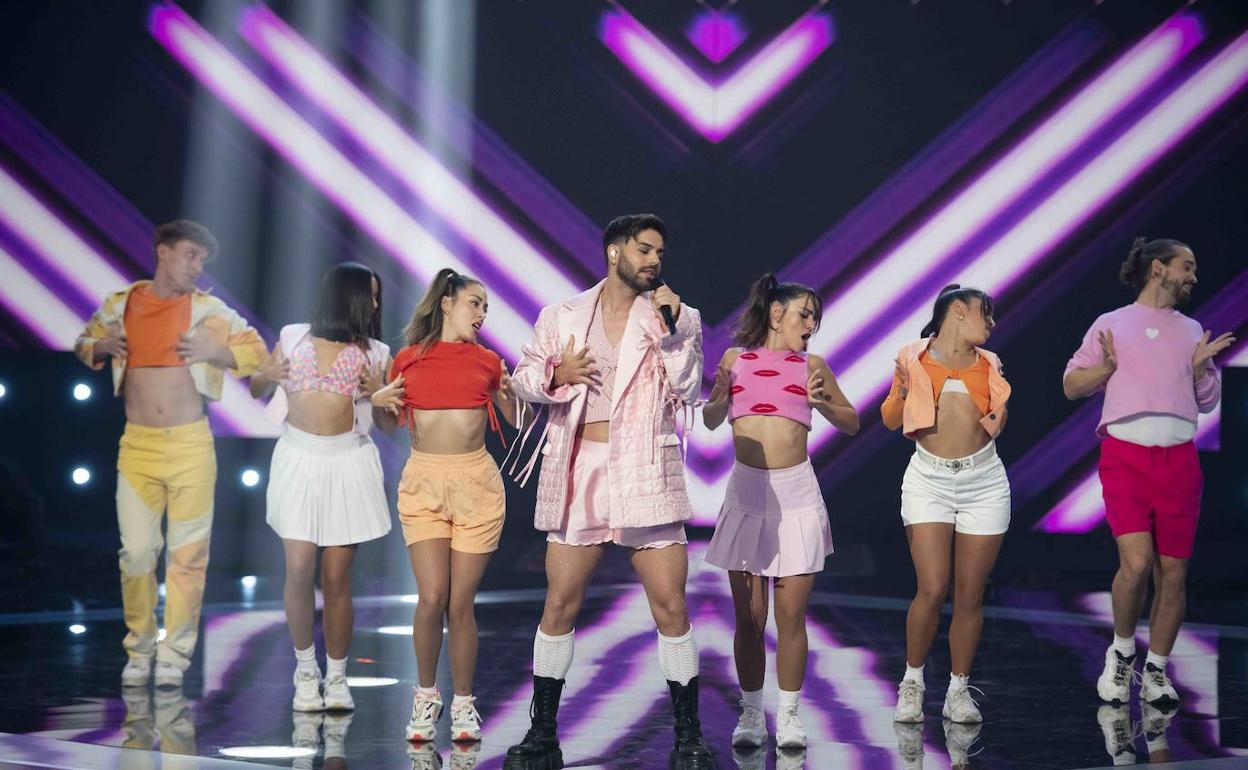 Agoney, uno de los favotitos, durante una atracción.