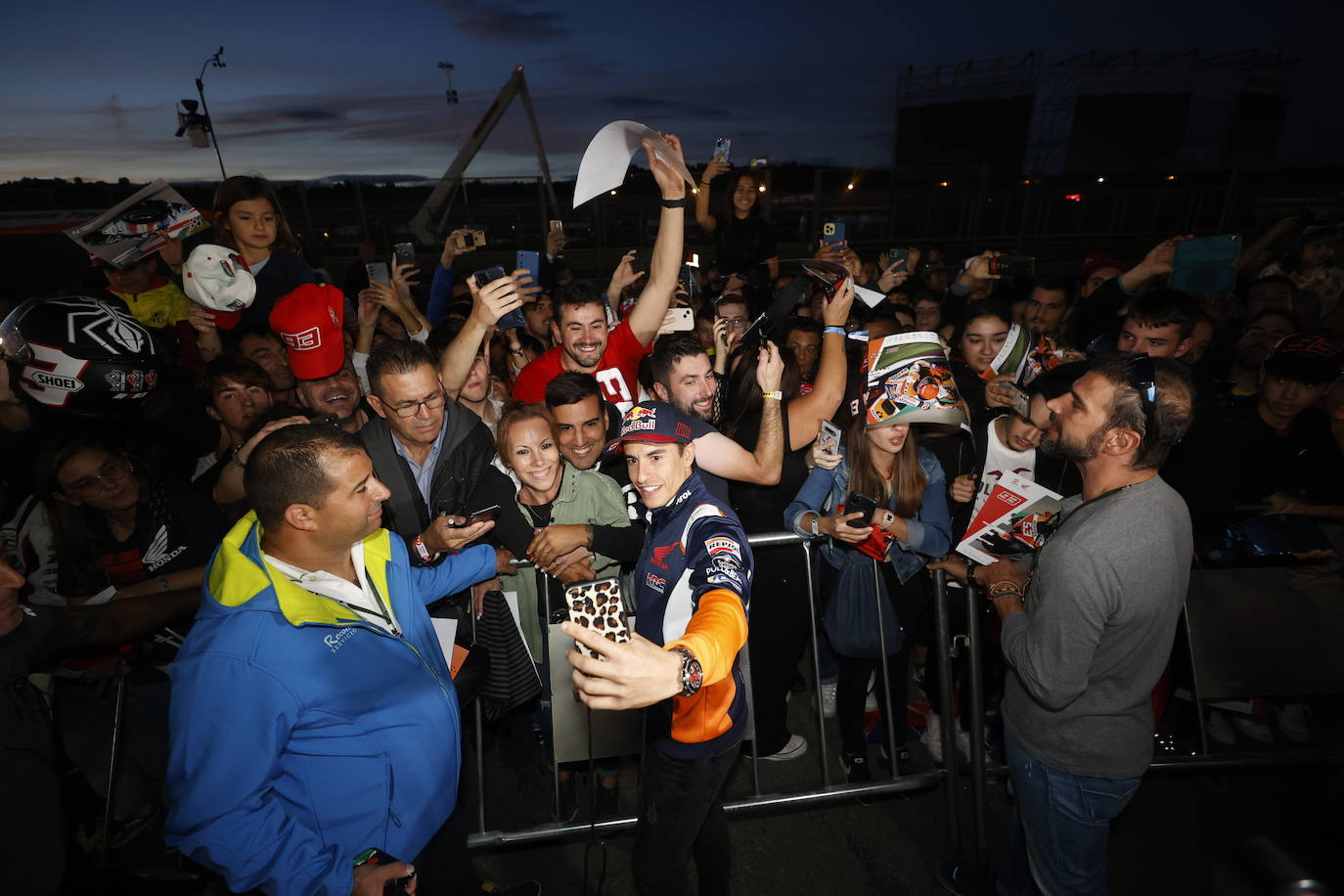 Fotos: El Ricardo Tormo vibra con un &#039;Pit Walk&#039; multitudinario