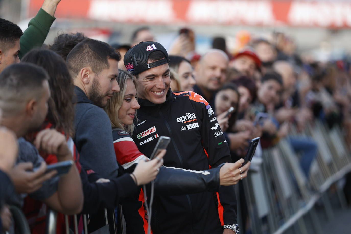 Fotos: El Ricardo Tormo vibra con un &#039;Pit Walk&#039; multitudinario