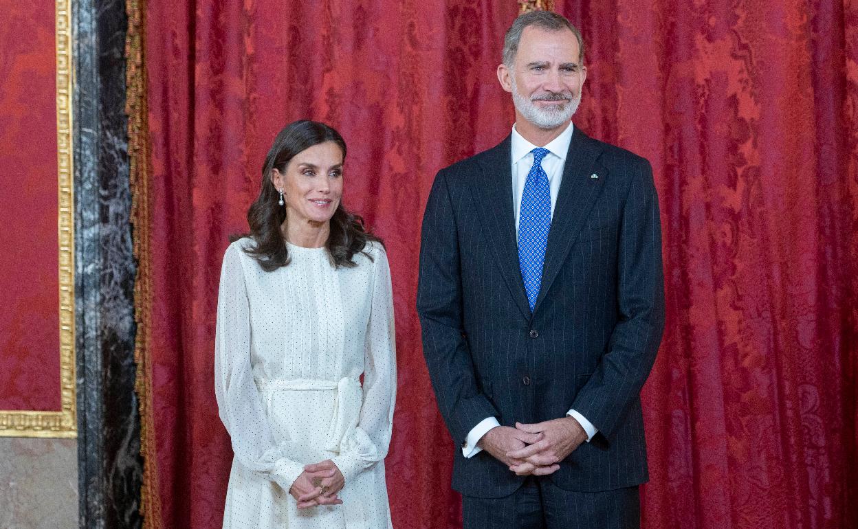 Letizia: vestidos | Letizia sorprende con un vestido de lunares que ya llevó la infanta Sofía