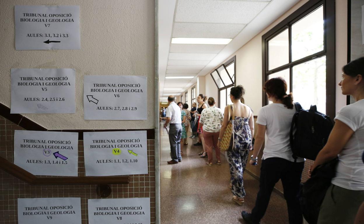 Aspirantes a punto de empezar una oposición docente de Secundaria. 