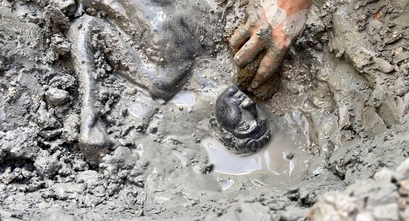 Fotos: Excepcional hallazgo en Italia: 24 esculturas de bronce etruscas y romanas intactas bajo el barro