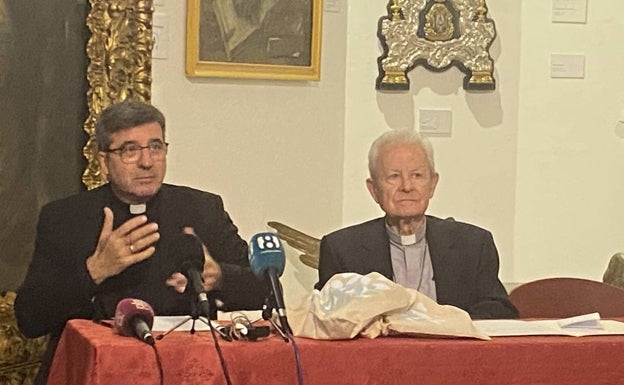 El rector de la Basílica, Juan Melchor, y el obispo auxiliar, Javier Salinas. 