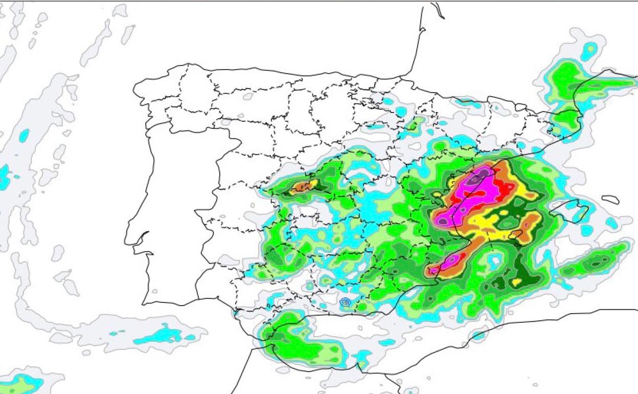 Los chubascos serán localmente intensos en la primera parte del día este viernes. 