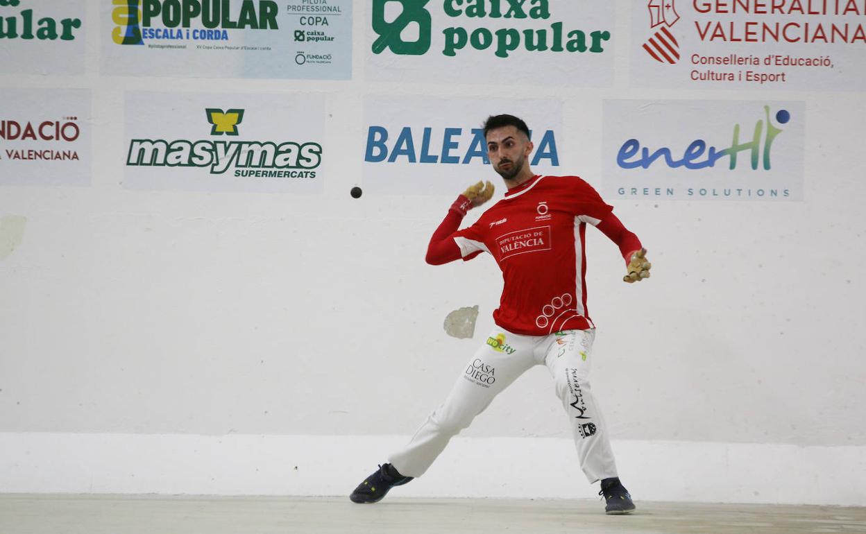 Marc rompió la partida con 50-45 cuando sumó desde el resto. 