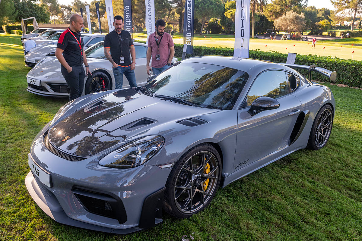 El Porsche 718 GT4 RS de 500 CV fue una de las joyas de la exposición