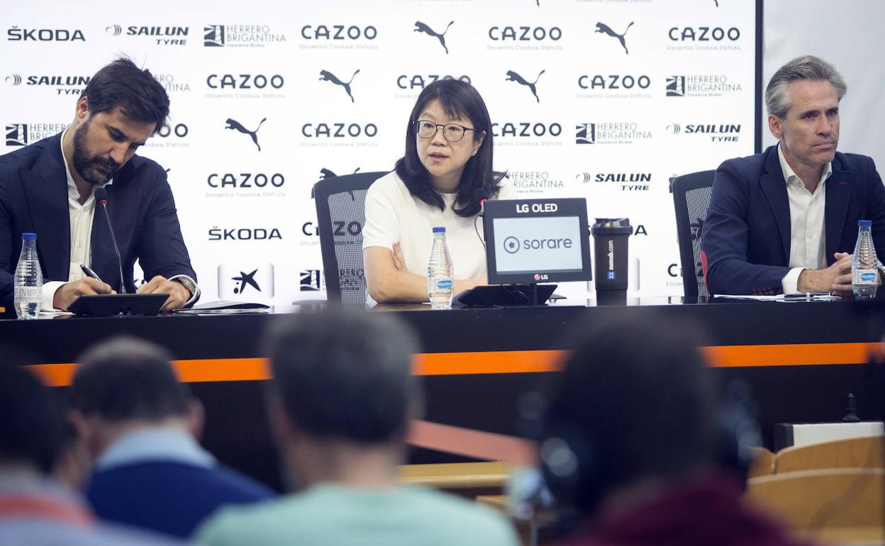 Javier Solís, Layhoon Chan y Miguel Ángel Corona, durante una rueda de prensa. 