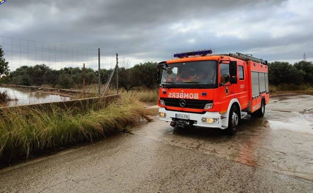 Imagen principal - Actuaciones de los bomberos esta mañana. 