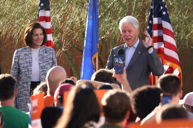 El expresidente Bill Clinton acudió en apoyo de la candidata Catherine Cortez en la campaña