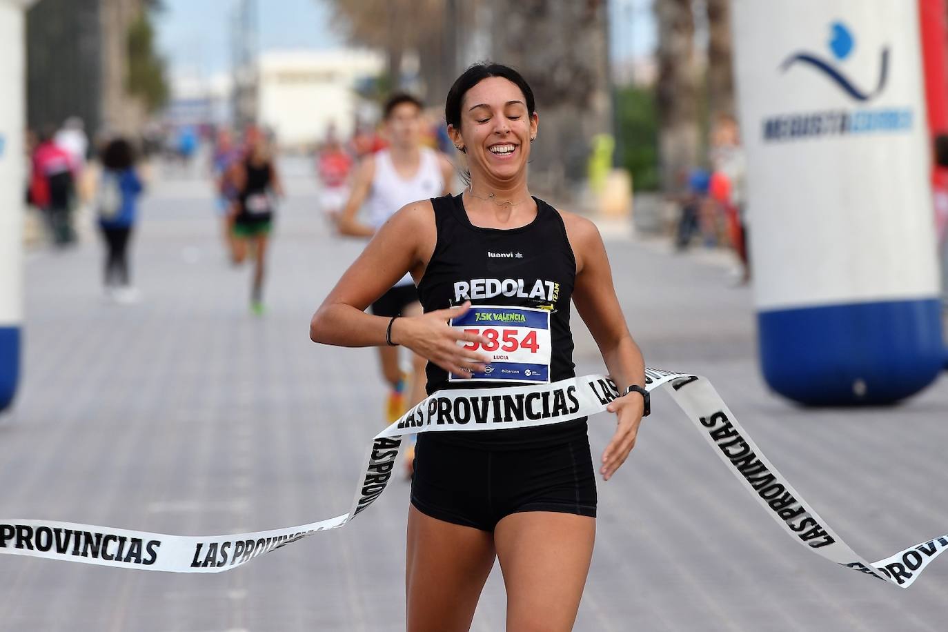 Fotos: Búscate en la llegada de la 15K y 7.5K Valencia Abierta al Mar 2022