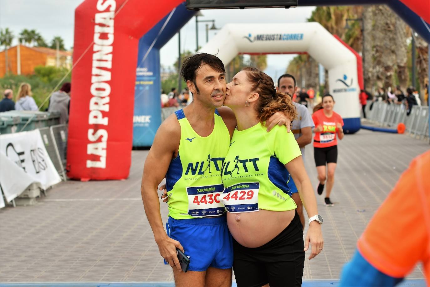 Fotos: Búscate en la llegada de la 15K y 7.5K Valencia Abierta al Mar 2022