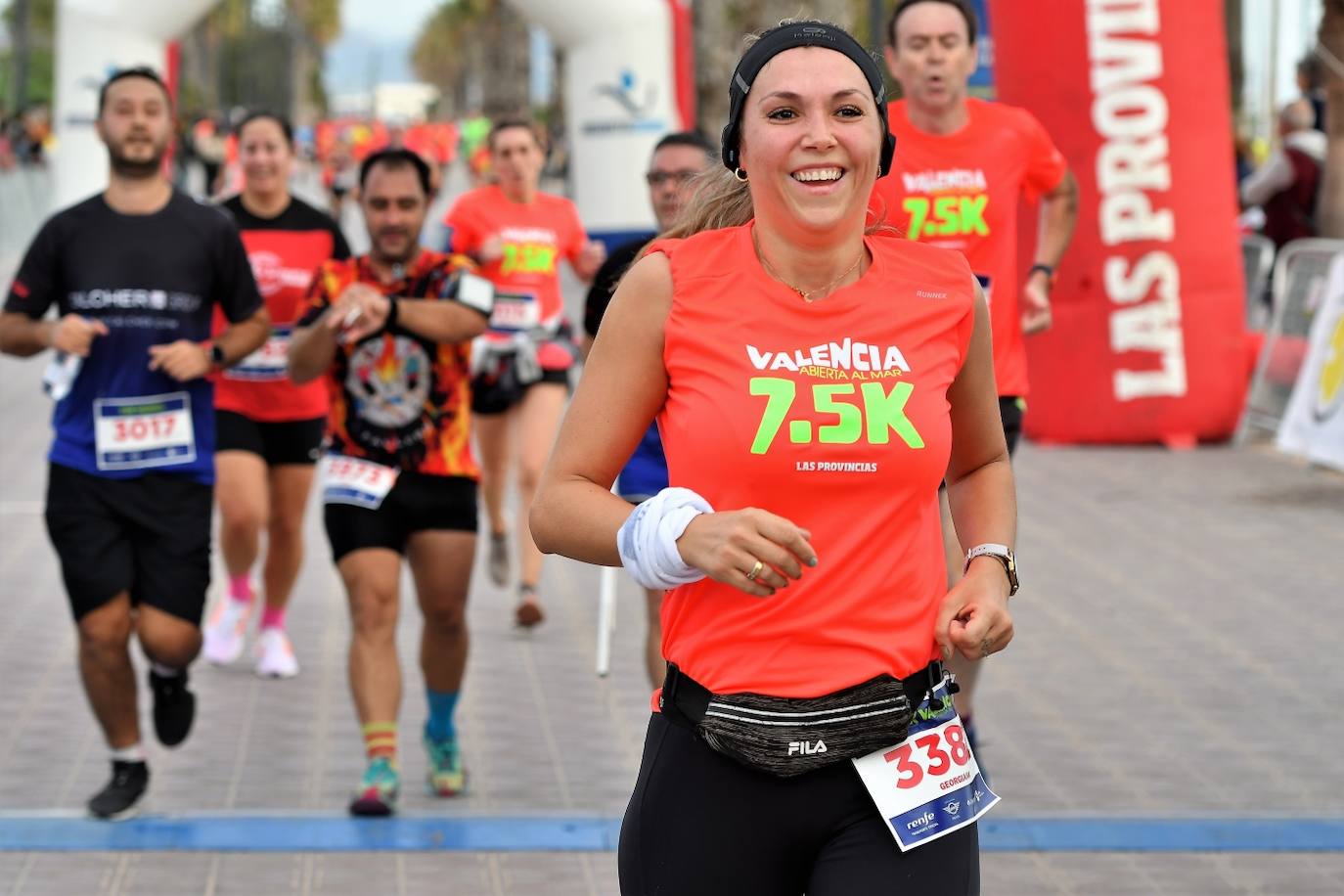 Fotos: Búscate en la llegada de la 15K y 7.5K Valencia Abierta al Mar 2022