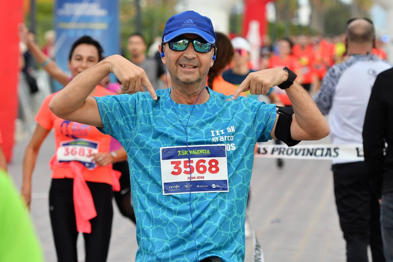 Fotos: Búscate en la llegada de la 15K y 7.5K Valencia Abierta al Mar 2022