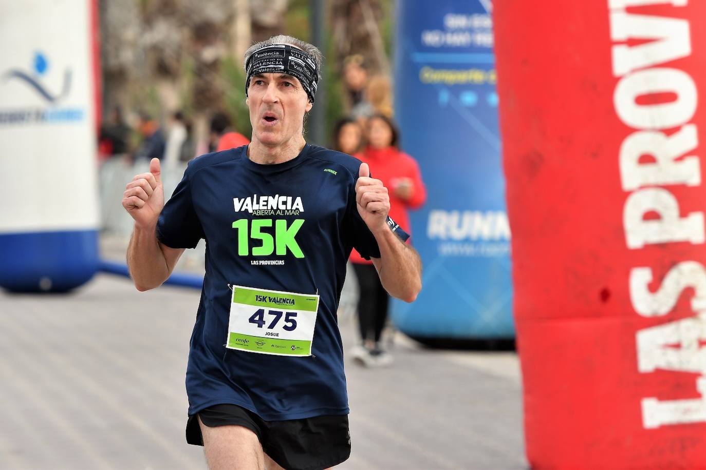 Fotos: Búscate en la llegada de la 15K y 7.5K Valencia Abierta al Mar 2022