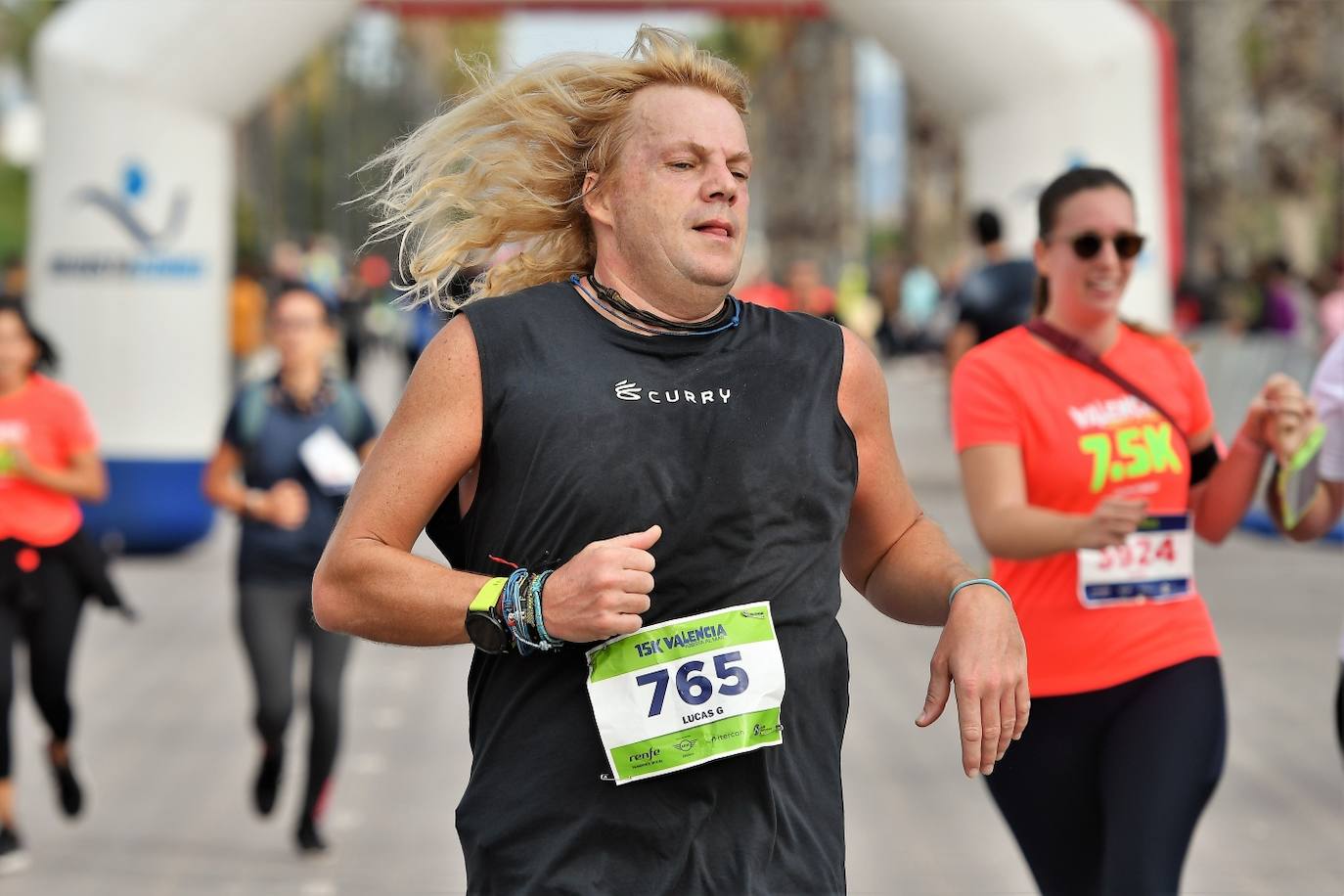 Fotos: Búscate en la llegada de la 15K y 7.5K Valencia Abierta al Mar 2022