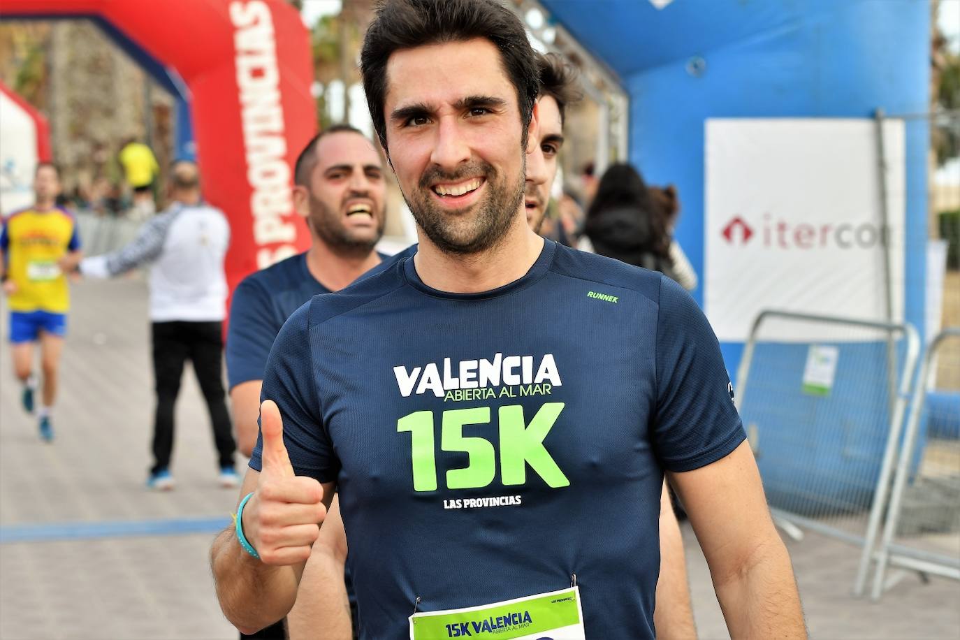 Fotos: Búscate en la llegada de la 15K y 7.5K Valencia Abierta al Mar 2022