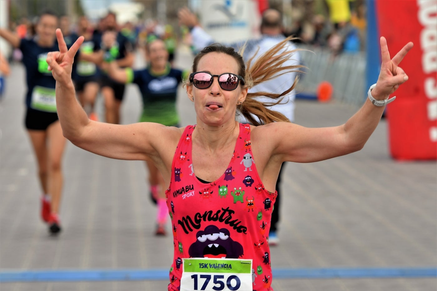 Fotos: Búscate en la llegada de la 15K y 7.5K Valencia Abierta al Mar 2022