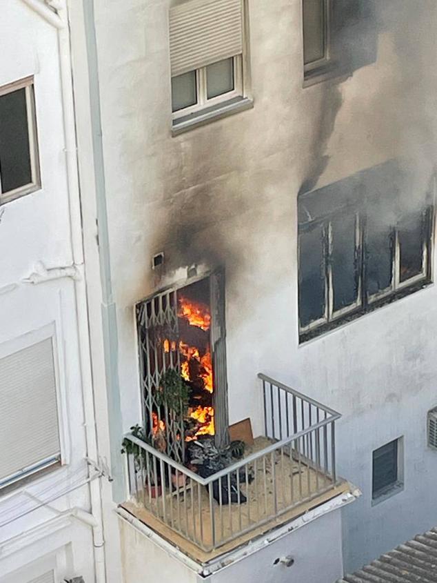 Fotos: Incendio en una vivienda en Ángel Guimerá (13/11/2022)