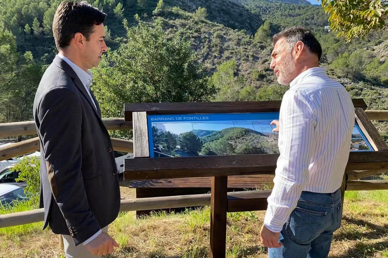 El diputado de Medio Ambiente, Miguel Ángel Sánchez, recorre distintos parques y jardines de Orba. 