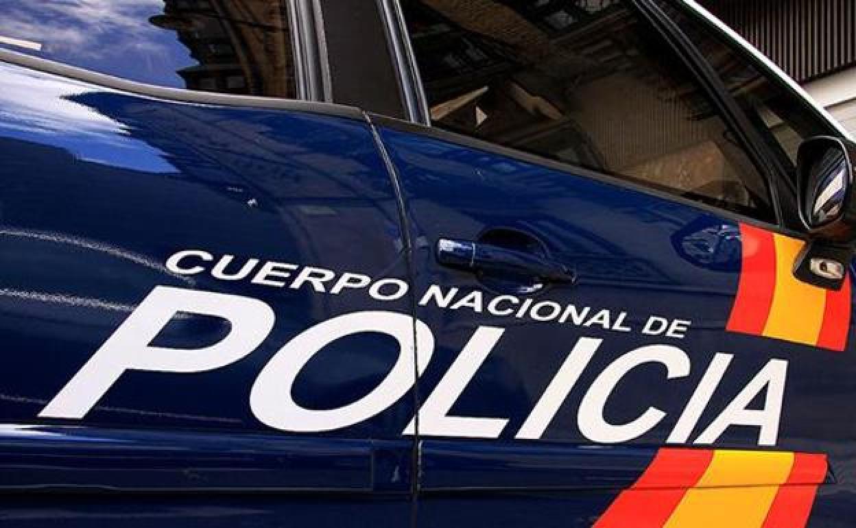 Rescatan a dos menores retenidas con armas en un piso de Puerto Banús