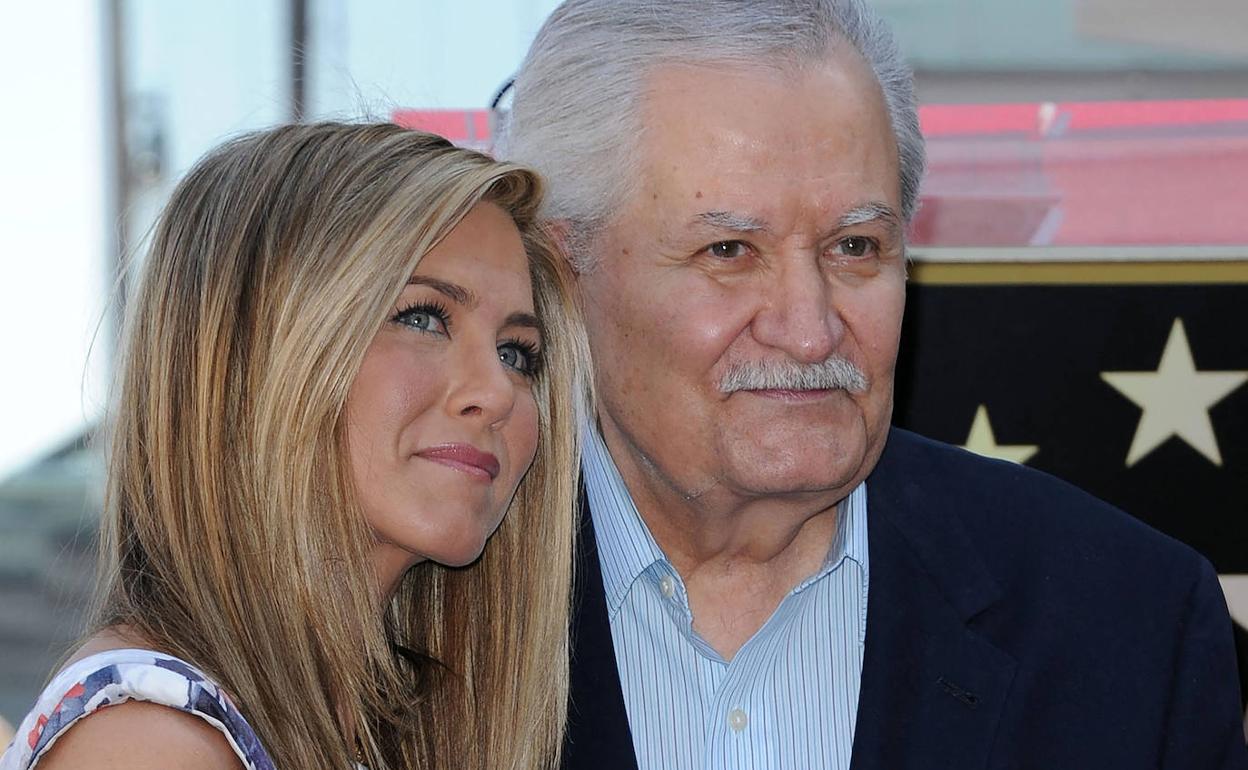 Jennifer Aniston junto a su padre, el también actor John Aniston.