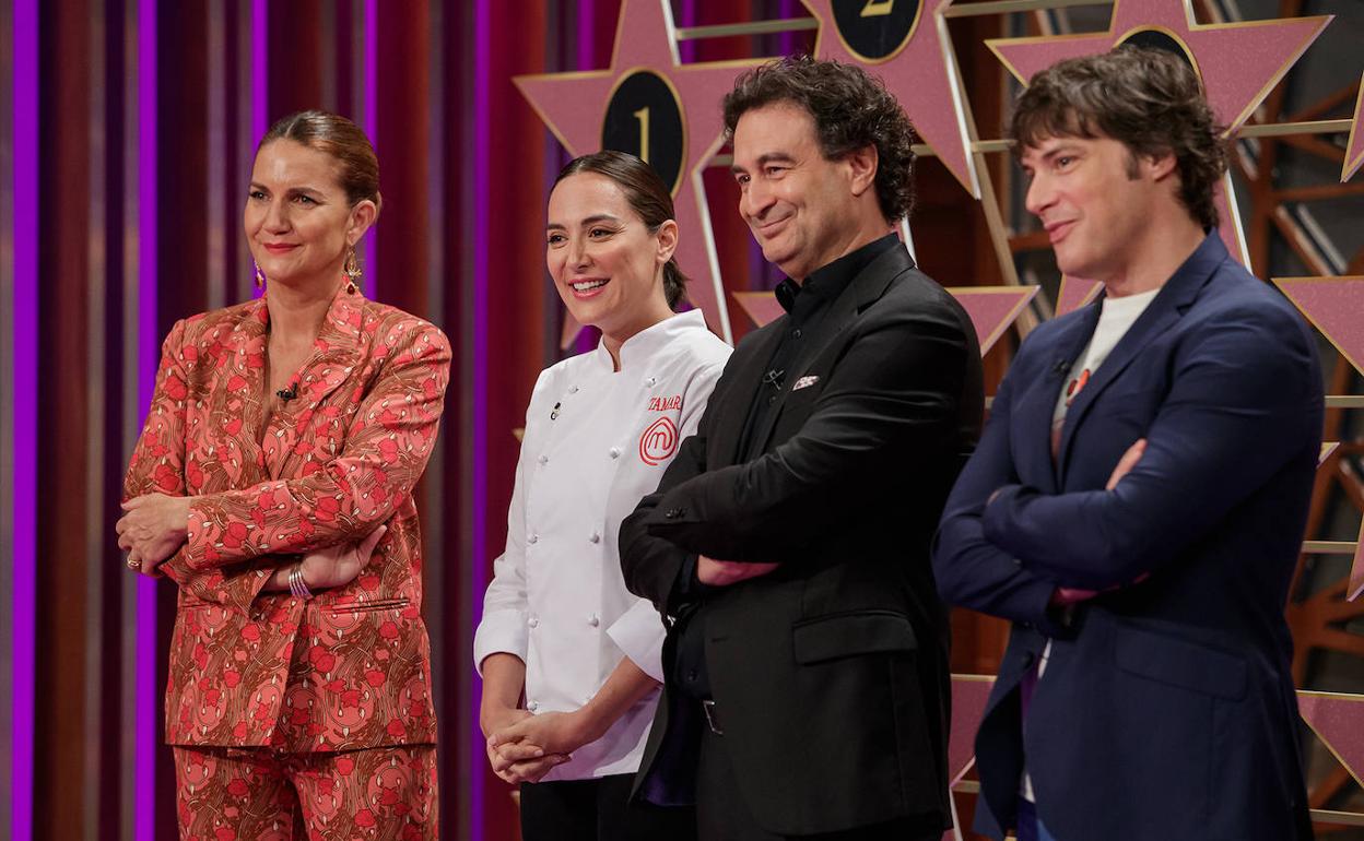 Tamara Falcó junto al jurado de 'Masterchef'.