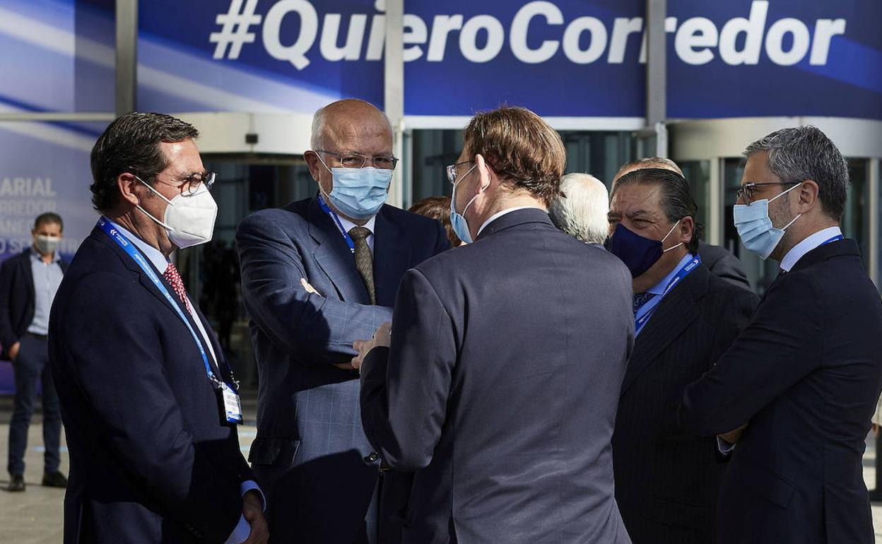 Antonio Garamendi, Juan Roig, Ximo Puig, Vicente Boluda y Arcadi España en el acto celebrado en 2020 en Valencia. 