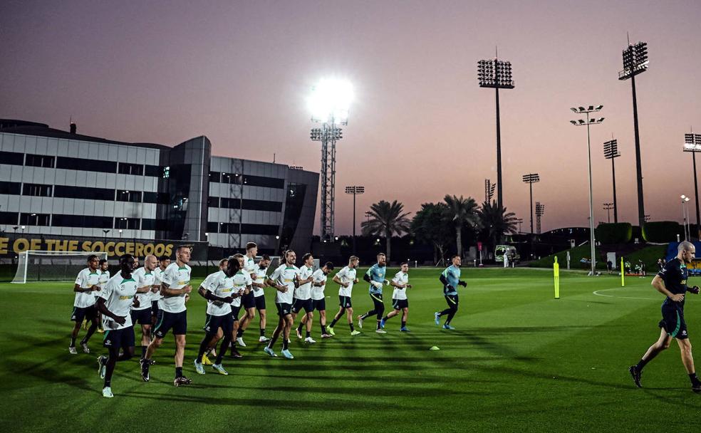 Entre 25 y 32 grados a las siete dela tarde. La selección australiana entrena a primera hora de la noche del lunesr en las instalaciones de Doha en las que está concentrada. 