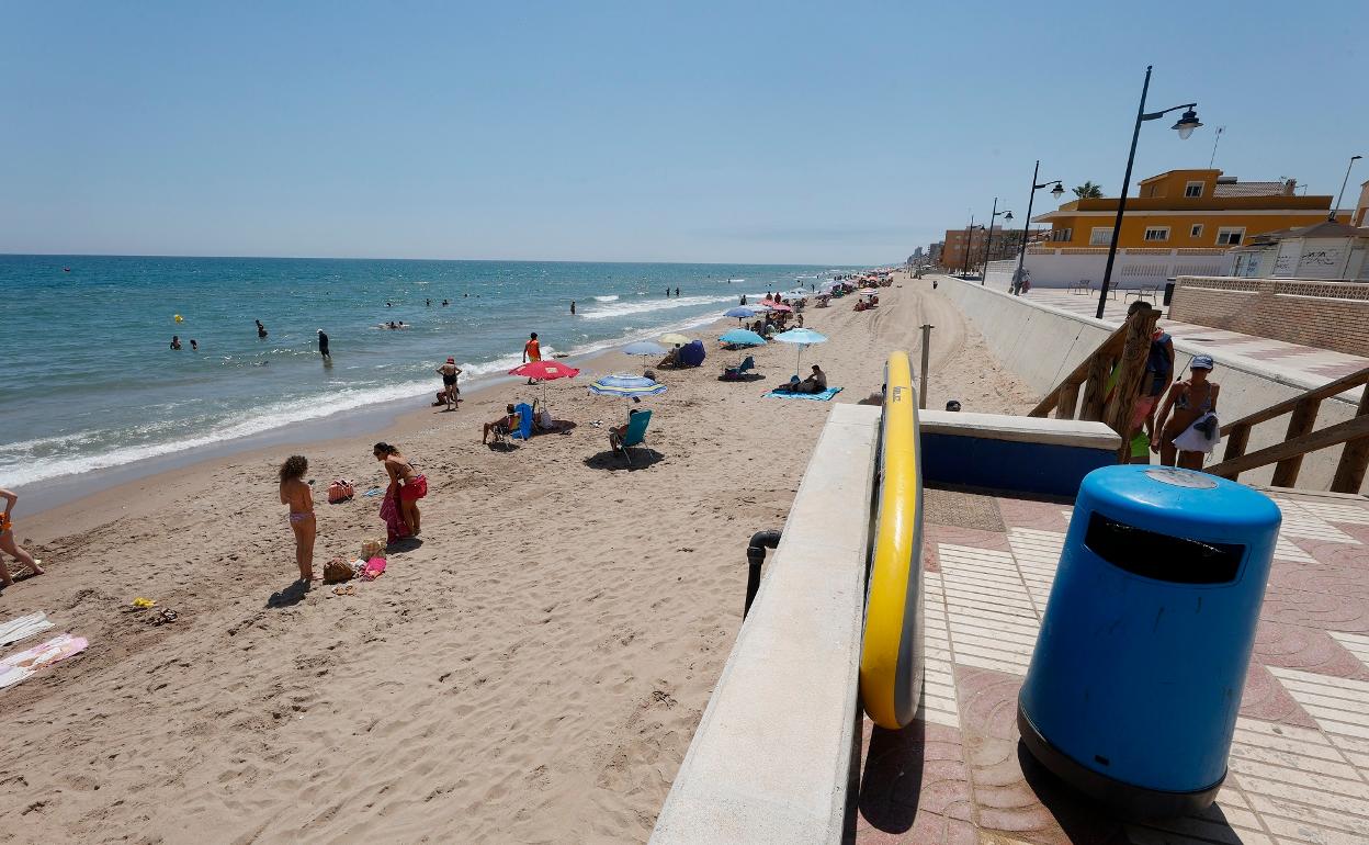 Escasez de arena en el litoral de El Perelló. 