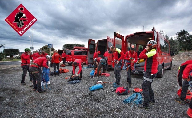 Bomberos participantes en el congreso celebrado en Finestrat. 