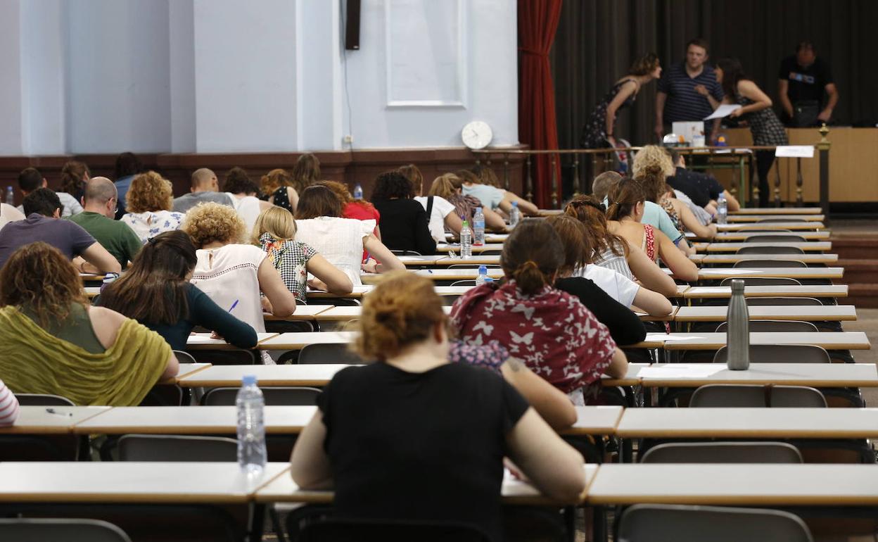 Aspirantes durante la oposición docente de Secundaria organizada en 2019. 