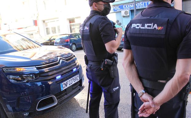 Detenido por grabar a una mujer con su móvil por la ventana de un aseo en Valencia