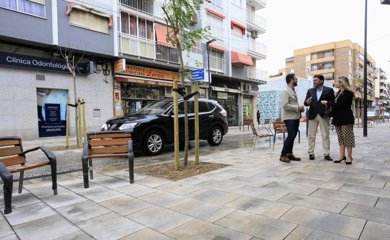 Apertura al tráfico en la renovada calle San Mateo. 