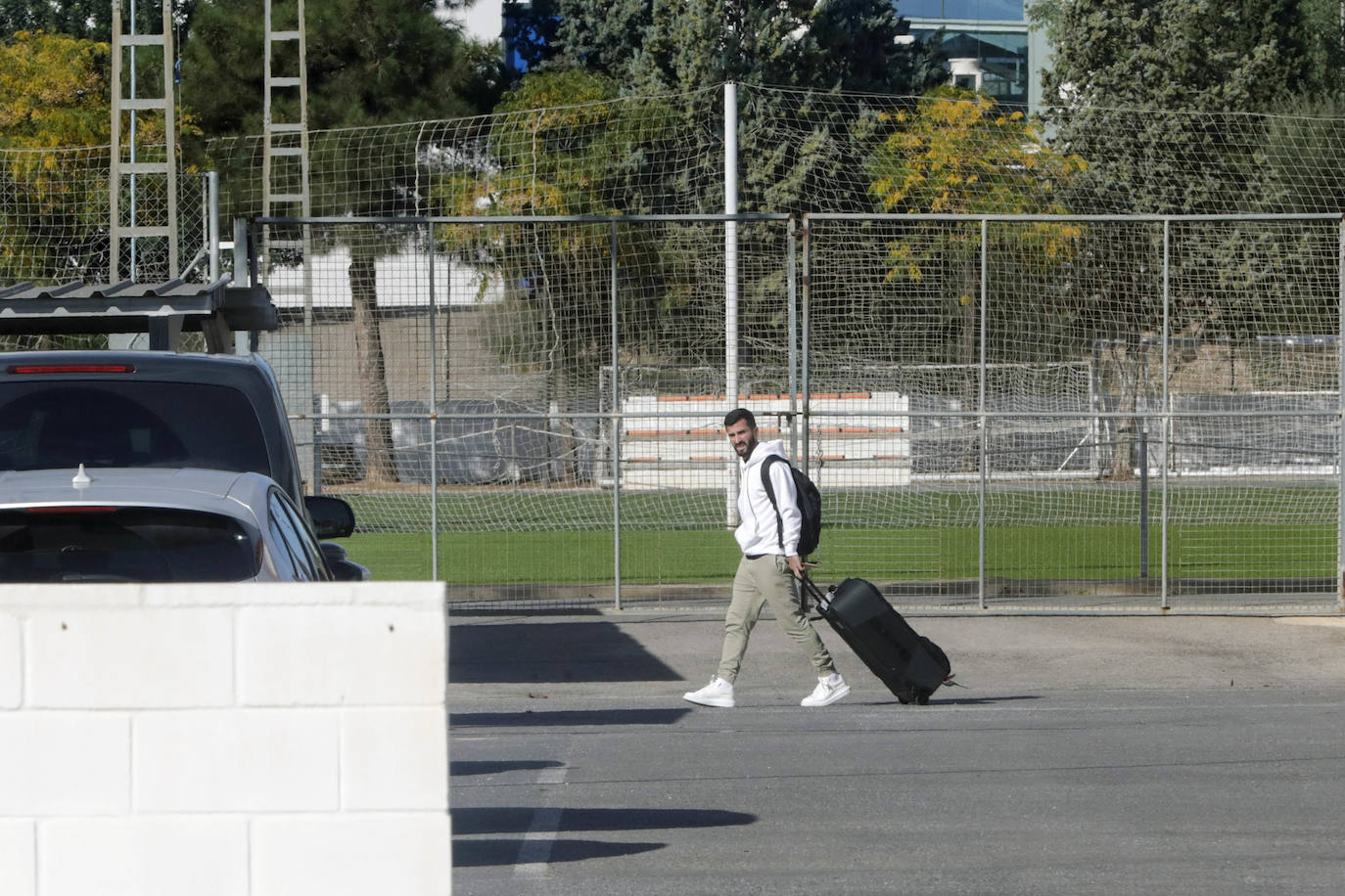 Fotos: Gayà llega a Paterna tras su salida del Mundial