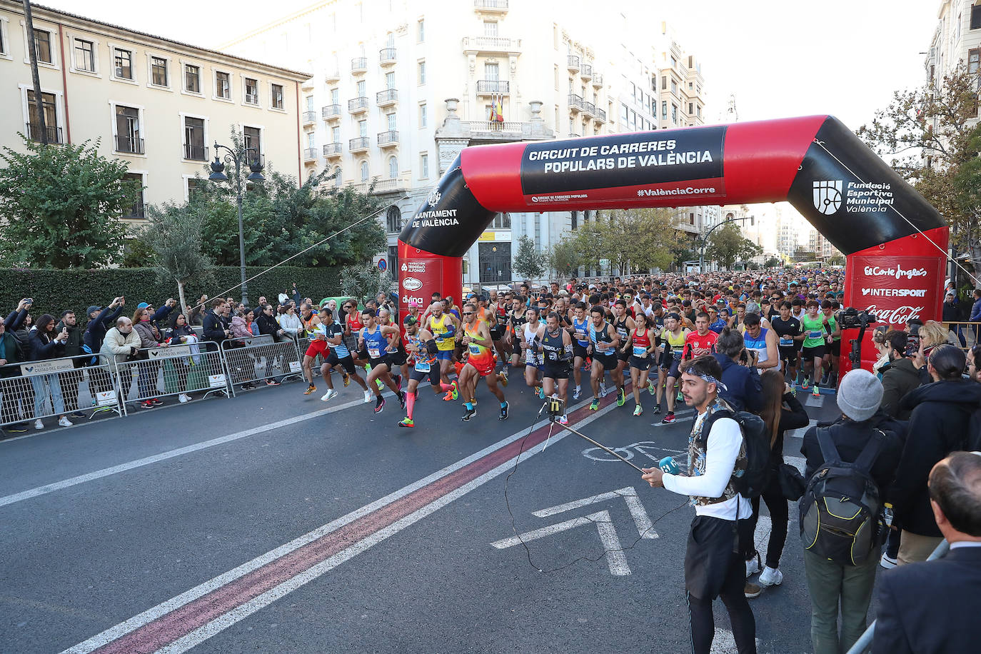 Fotos: Búscate en la 12ª Volta a Peu de les Falles