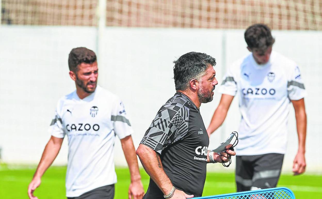 Gattuso junto a Gayà en un entrenamiento del Valencia. 