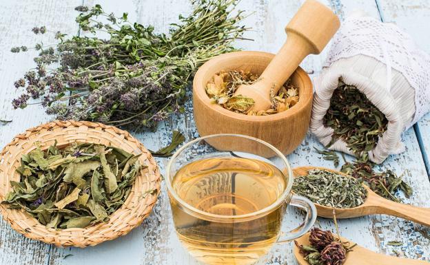 La infusión antiinflamatoria que combate el colesterol, protege de los resfriados y alivia la acidez