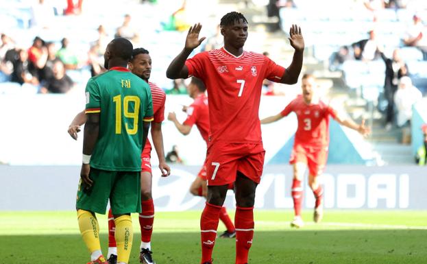 Celebración del 1-0 de Embolo