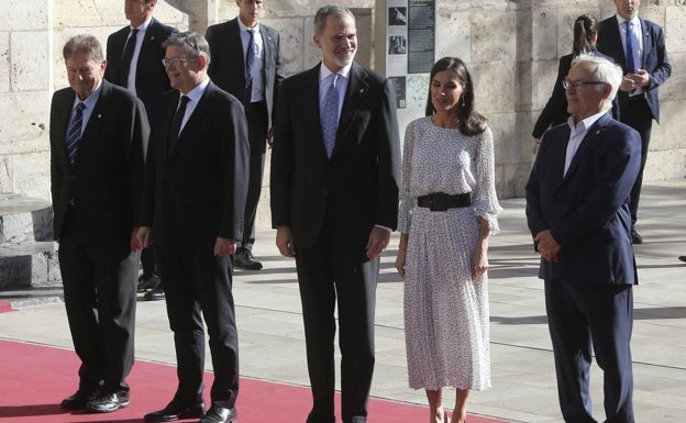 Los Reyes, a su llegada a la Lonja de Valencia. 