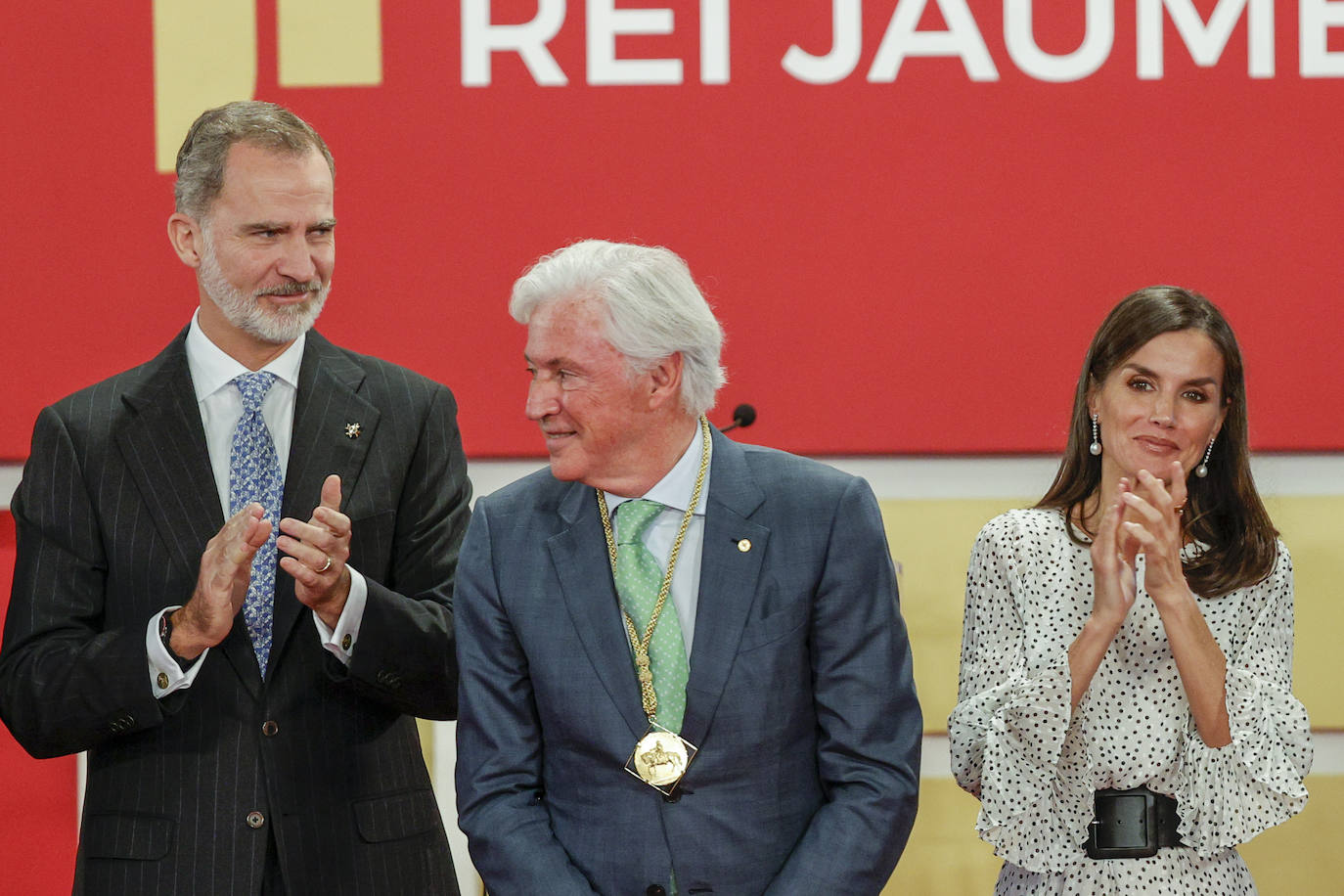 Fotos: Los Reyes de España, Felipe VI y Letizia, presiden la ceremonia de entrega de los Premios Jaume I en la Lonja de Valencia